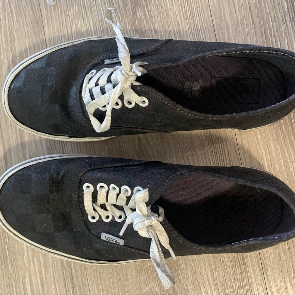 Vans Black checkered authentic